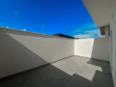 Casa - Térrea com 2 quartos (sendo 1 suite(s)) a 3,00 metros praia.