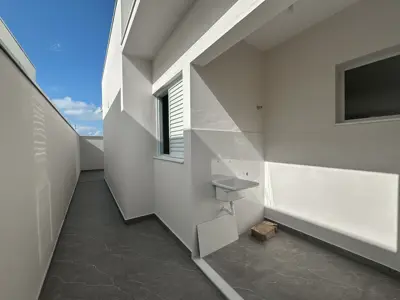 Casa - Térrea com 2 quartos (sendo 1 suite(s)) a 3,00 metros praia.