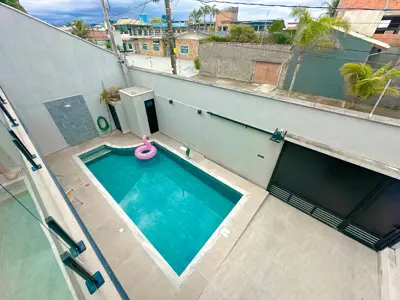 Casa - Sobrado com 4 quartos (sendo 4 suite(s)) a 40,00 metros praia.