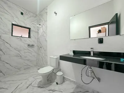 Casa - Sobrado com 4 quartos (sendo 4 suite(s)) a 40,00 metros praia.
