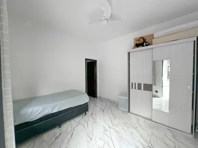 Casa - Sobrado com 4 quartos (sendo 4 suite(s)) a 40,00 metros praia.