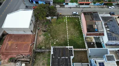 Terreno - Amplo com  quartos  a 1000,00 metros praia.