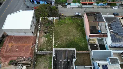 Terreno - Amplo com  quartos  a 1000,00 metros praia.