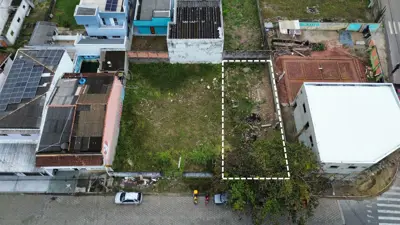 Terreno - Amplo com  quartos  a 1000,00 metros praia.