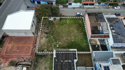 Terreno - Amplo com  quartos  a 1000,00 metros praia.