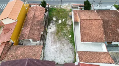 Terreno - Amplo com  quartos  a 600,00 metros praia.