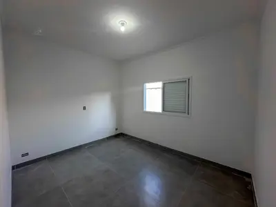 Casa - Térrea com piscina com 3 quartos (sendo 1 suite(s)) a 1300,00 metros praia.