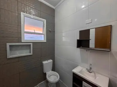 Casa - Térrea com piscina com 3 quartos (sendo 1 suite(s)) a 1300,00 metros praia.