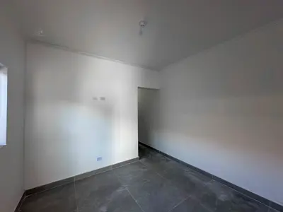 Casa - Térrea com piscina com 3 quartos (sendo 1 suite(s)) a 1300,00 metros praia.