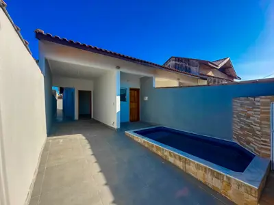 Casa - Térrea com piscina com 3 quartos (sendo 1 suite(s)) a 1300,00 metros praia.