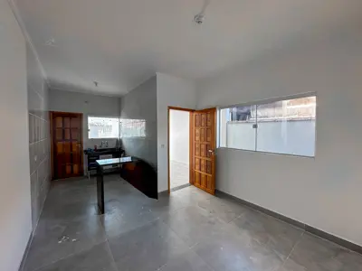 Casa - Térrea com piscina com 3 quartos (sendo 1 suite(s)) a 1300,00 metros praia.