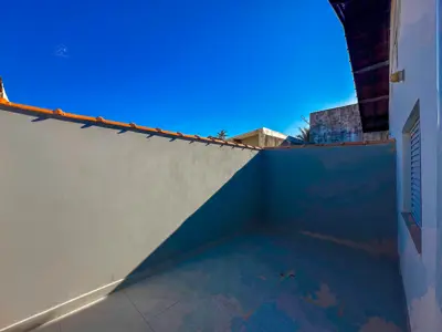 Casa - Térrea com piscina com 3 quartos (sendo 1 suite(s)) a 1300,00 metros praia.