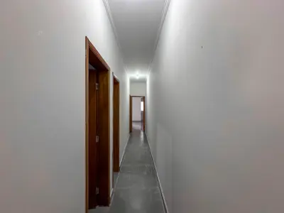 Casa - Térrea com piscina com 3 quartos (sendo 1 suite(s)) a 1300,00 metros praia.