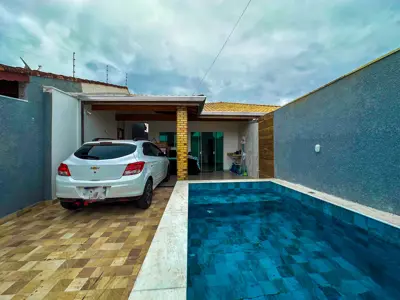 Casa - Térrea com piscina com 3 quartos (sendo 1 suite(s)) a 1500,00 metros praia.