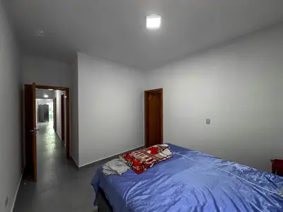 Casa - Térrea com piscina com 3 quartos (sendo 1 suite(s)) a 1500,00 metros praia.
