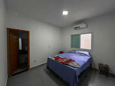 Casa - Térrea com piscina com 3 quartos (sendo 1 suite(s)) a 1500,00 metros praia.