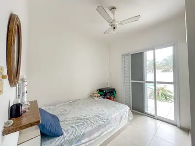 Casa - Térrea com Edícula com 3 quartos (sendo 1 suite(s)) a 200,00 metros praia.