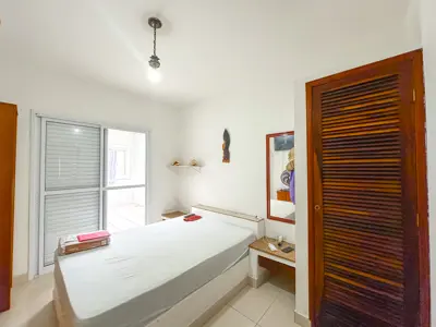 Casa - Térrea com Edícula com 3 quartos (sendo 1 suite(s)) a 200,00 metros praia.