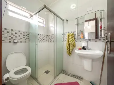Casa - Térrea com Edícula com 3 quartos (sendo 1 suite(s)) a 200,00 metros praia.
