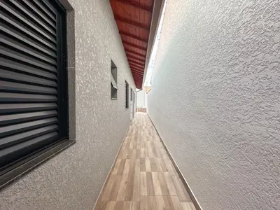 Casa - Térrea com piscina com 2 quartos (sendo 1 suite(s)) a 3000,00 metros praia.