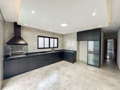 Casa - Térrea com piscina com 2 quartos (sendo 1 suite(s)) a 3000,00 metros praia.