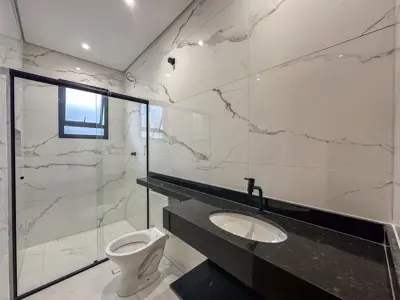 Casa - Térrea com piscina com 2 quartos (sendo 1 suite(s)) a 3000,00 metros praia.