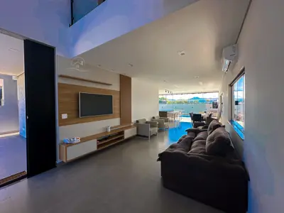 Casa - Sobrado Novo com 4 quartos (sendo 4 suite(s)) a 1500,00 metros praia.