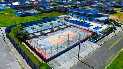 Casa - Sobrado Novo com 4 quartos (sendo 4 suite(s)) a 1500,00 metros praia.