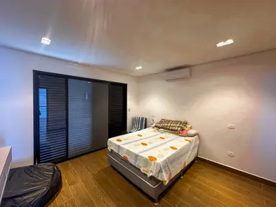 Casa - Sobrado Novo com 4 quartos (sendo 4 suite(s)) a 1500,00 metros praia.