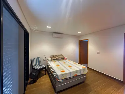 Casa - Sobrado Novo com 4 quartos (sendo 4 suite(s)) a 1500,00 metros praia.