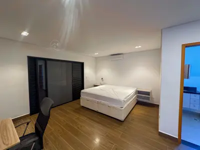 Casa - Sobrado Novo com 4 quartos (sendo 4 suite(s)) a 1500,00 metros praia.