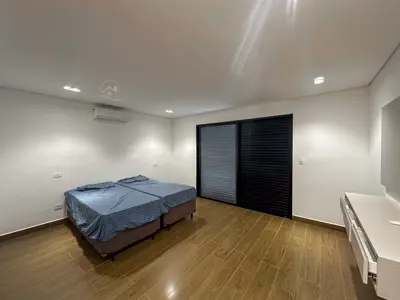 Casa - Sobrado Novo com 4 quartos (sendo 4 suite(s)) a 1500,00 metros praia.