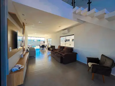 Casa - Sobrado Novo com 4 quartos (sendo 4 suite(s)) a 1500,00 metros praia.
