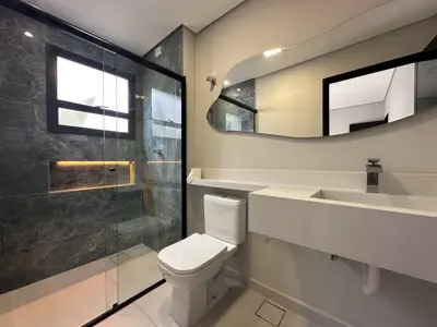 Casa - Sobrado com 4 quartos (sendo 3 suite(s)) a 20,00 metros praia.