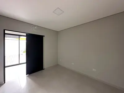 Casa - Sobrado com 4 quartos (sendo 3 suite(s)) a 20,00 metros praia.