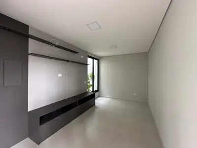 Casa - Sobrado com 4 quartos (sendo 3 suite(s)) a 20,00 metros praia.