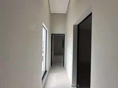 Casa - Sobrado com 4 quartos (sendo 3 suite(s)) a 20,00 metros praia.