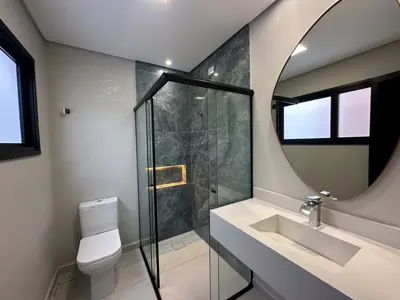 Casa - Sobrado com 4 quartos (sendo 3 suite(s)) a 20,00 metros praia.