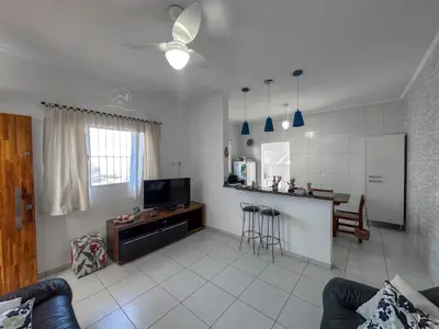 Casa - Térrea com 2 quartos (sendo 1 suite(s)) a 800,00 metros praia.