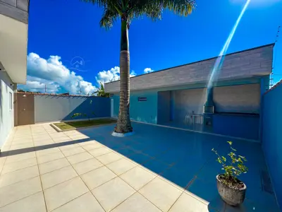 Casa - Térrea com 2 quartos (sendo 1 suite(s)) a 800,00 metros praia.
