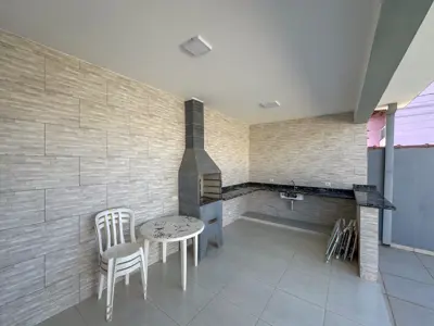 Casa - Térrea com 2 quartos (sendo 1 suite(s)) a 800,00 metros praia.