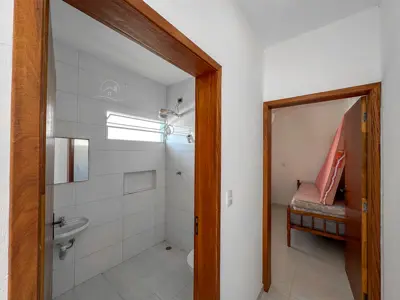 Casa - Térrea com 2 quartos (sendo 1 suite(s)) a 800,00 metros praia.