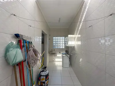 Casa - Térrea com 2 quartos (sendo 1 suite(s)) a 800,00 metros praia.