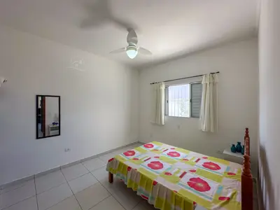 Casa - Térrea com 2 quartos (sendo 1 suite(s)) a 800,00 metros praia.