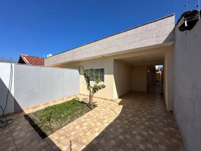 Casa - Térrea com 3 quartos (sendo 1 suite(s)) a 800,00 metros praia.