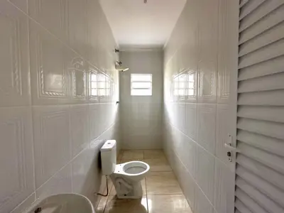 Casa - Térrea com 3 quartos (sendo 1 suite(s)) a 800,00 metros praia.