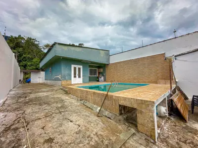 Casa - Térrea com Edícula com 2 quartos (sendo 0 suite(s)) a 5000,00 metros praia.