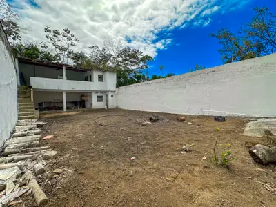 Casa - Térrea com Edícula com 2 quartos (sendo 0 suite(s)) a 5000,00 metros praia.