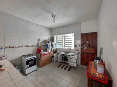 Casa - Térrea com Edícula com 2 quartos (sendo 0 suite(s)) a 5000,00 metros praia.