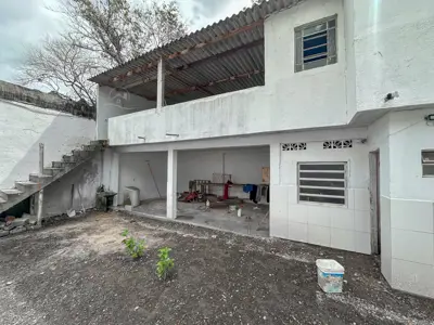 Casa - Térrea com Edícula com 2 quartos (sendo 0 suite(s)) a 5000,00 metros praia.